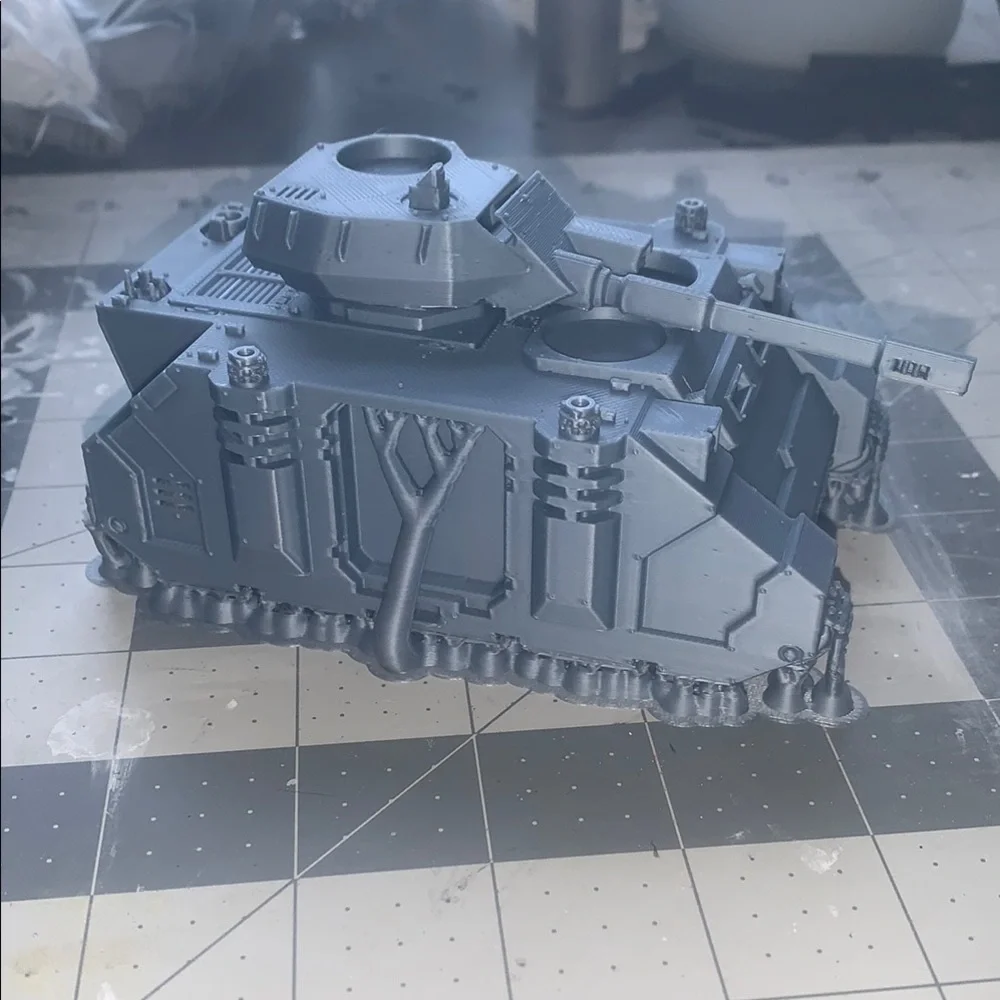 Predator Tank With Auto Cannon - Picture 4 of 10